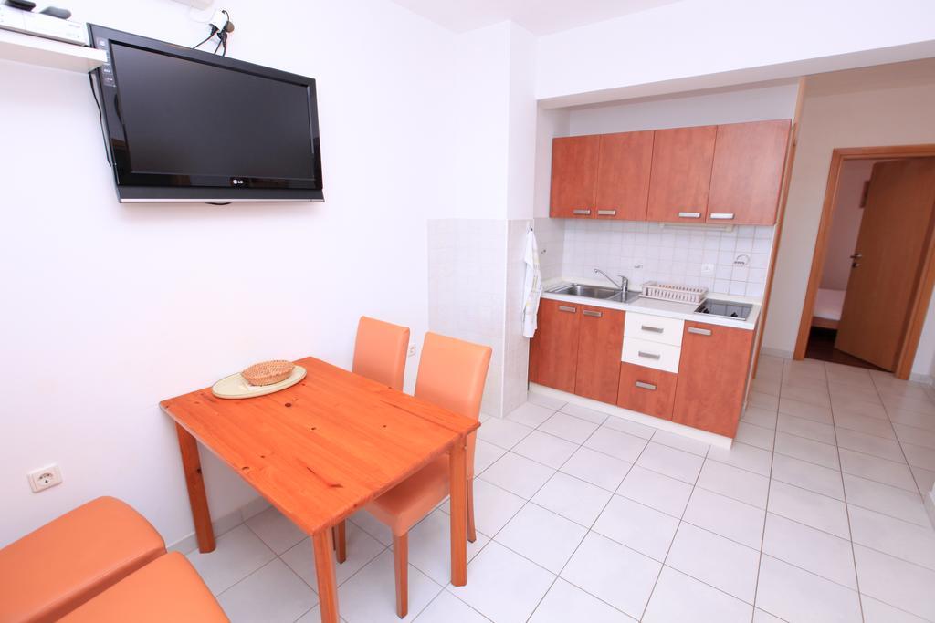 Apartments Miroslav Povljana Buitenkant foto