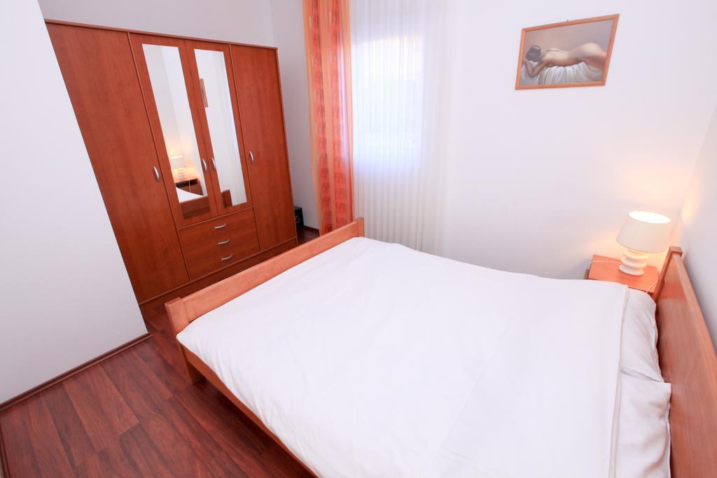 Apartments Miroslav Povljana Buitenkant foto