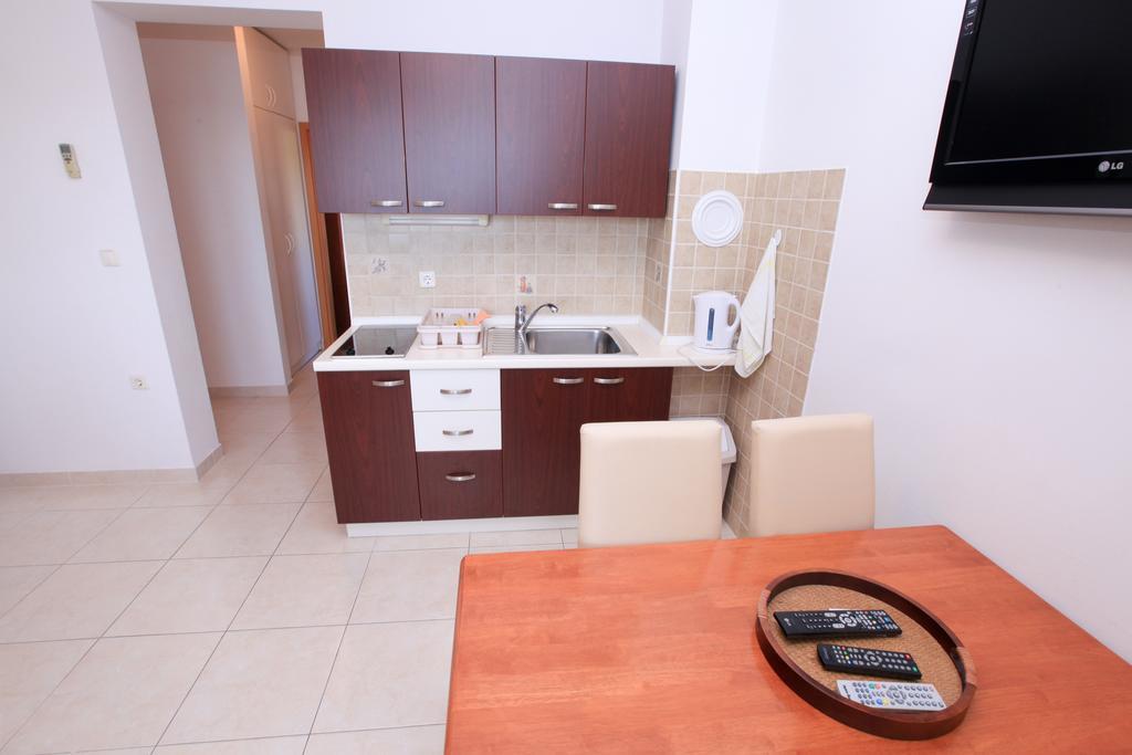 Apartments Miroslav Povljana Buitenkant foto