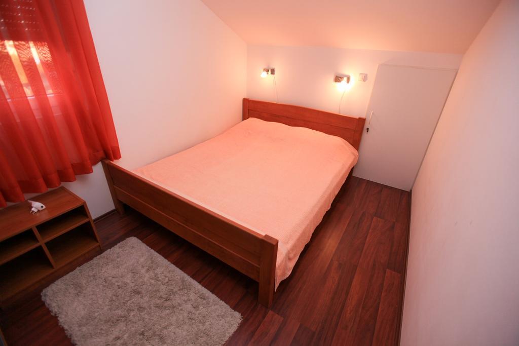 Apartments Miroslav Povljana Buitenkant foto