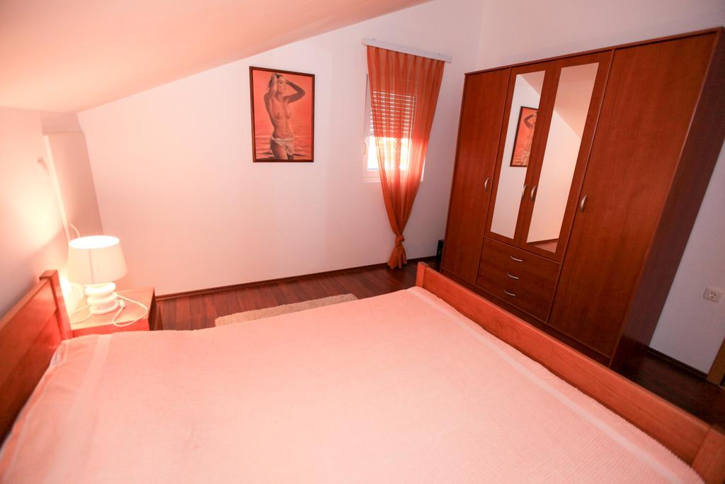 Apartments Miroslav Povljana Buitenkant foto