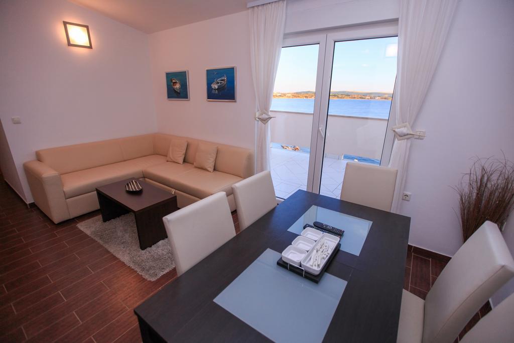 Apartments Miroslav Povljana Buitenkant foto