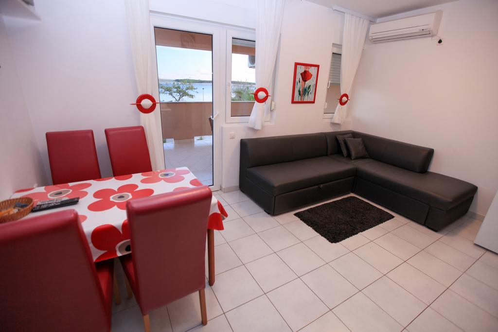 Apartments Miroslav Povljana Buitenkant foto